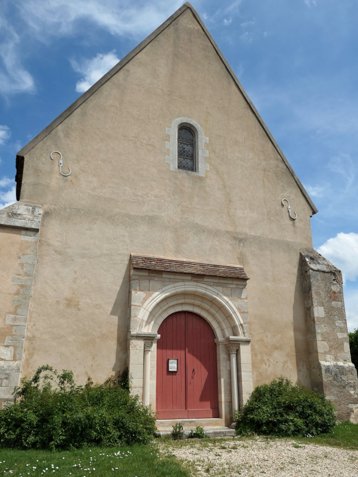 L'entrée de l'église - Pont-sur-Vanne