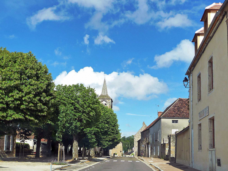 Dans le village vers l'église - Pontaubert