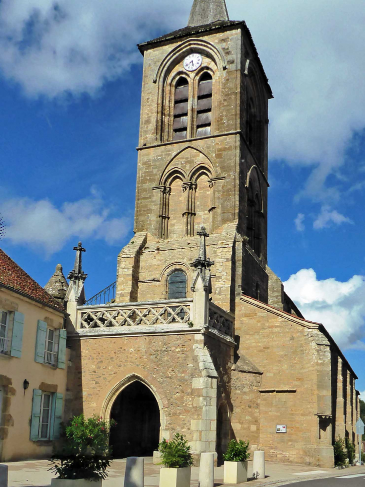 L'entrée de l'église - Pontaubert