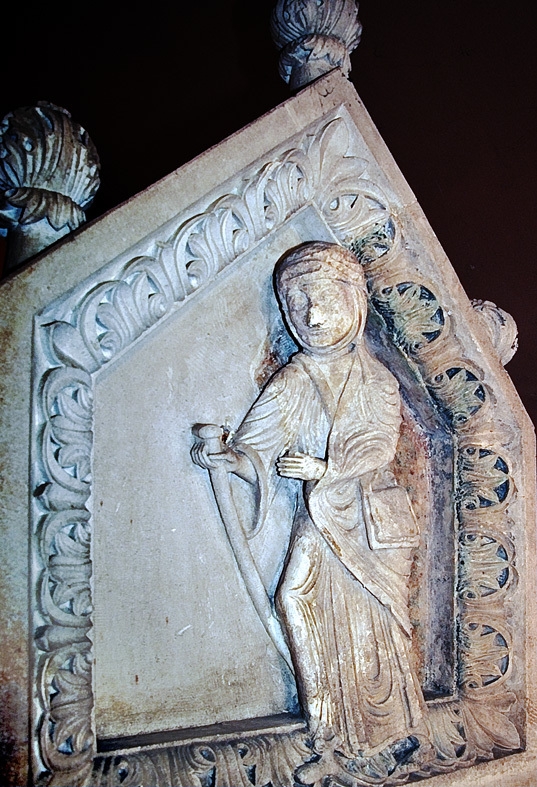 Tombeau de Qainte Magnace (XIIe siècle) - Sainte-Magnance