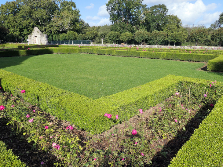 Le château de Bienassis : le jardin à la française - Erquy