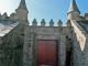 le château de Bienassis : la poterne vue de la cour d'honneur