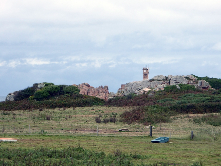 île du Nord :  le phare du Paon - Île-de-Bréhat