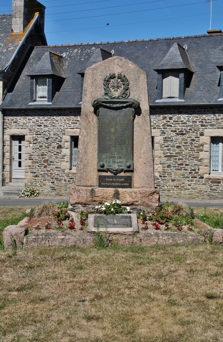 Monument aux Morts - La Roche-Derrien