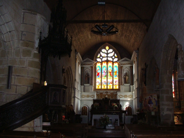 Intérieur de l'église - Plougonver