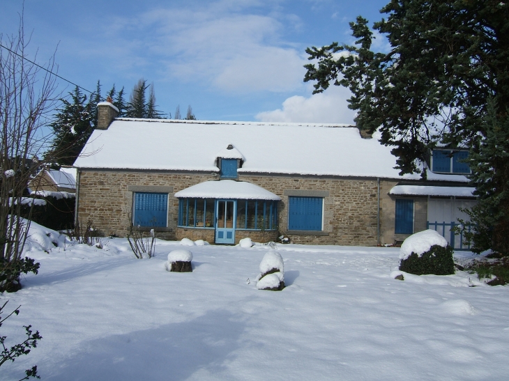 Le Grand-Clos QUESSOY maison typique sous la neige (JPB)