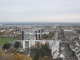 Saint-Brieuc vue de la tour d'Armor sur la terrasse du 19e et dernier étage à une hauteur de 50 mètres sur l'école et la cité Balzac et la pisicine de Gernuguan