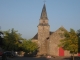 Eglise sur la place du village
