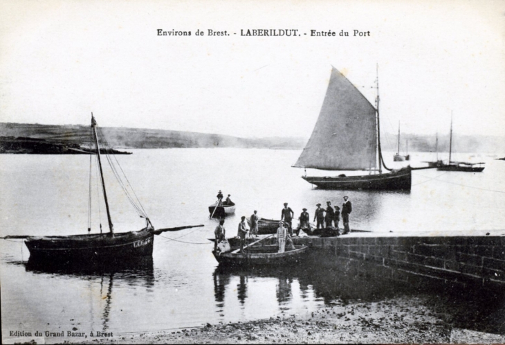 Environs de Brest - Laberildut - Entrée du Port; vers 1920 (carte postale ancienne).