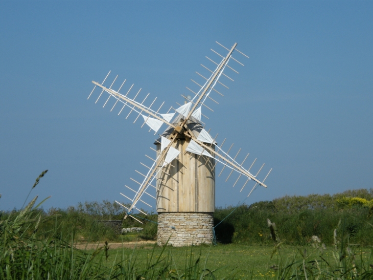 CLEDEN CAP SIZUN - moulin à vent de Keriolet - Cléden-Cap-Sizun