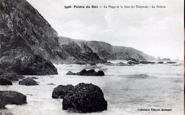 Pointe du Raz - La Plage et la baie des Trépassés - La Falaise, vers 1920 (carte postale ancienne). - Plogoff