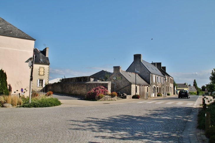 Le Village - Plougoulm