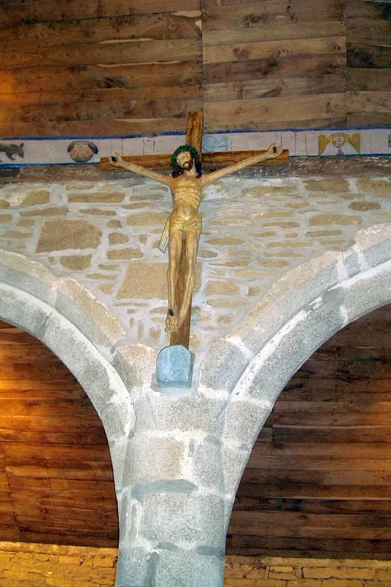 Le Christ jaune dans la chapelle de Trémalo. - Pont-Aven