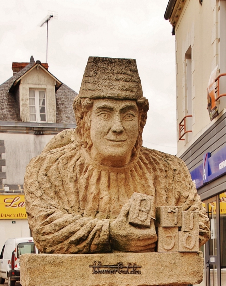 Sculpture - Pipriac