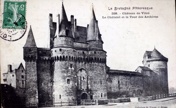 Château de Vitré - Le Châtelet et la Tour des Archives, vers 1908 (carte postale ancienne).