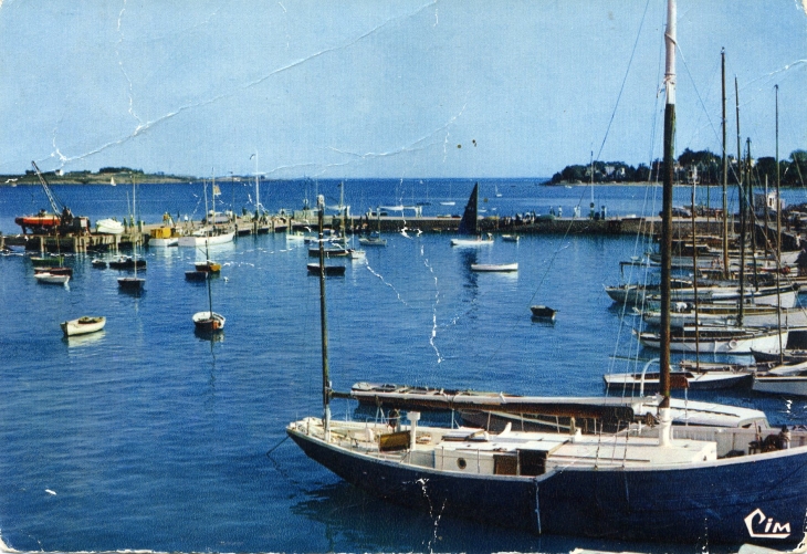 Le port et les yachts vers la mer (carte postale de 1960) - La Trinité-sur-Mer
