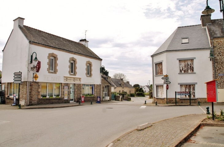 Le Village - Plougoumelen