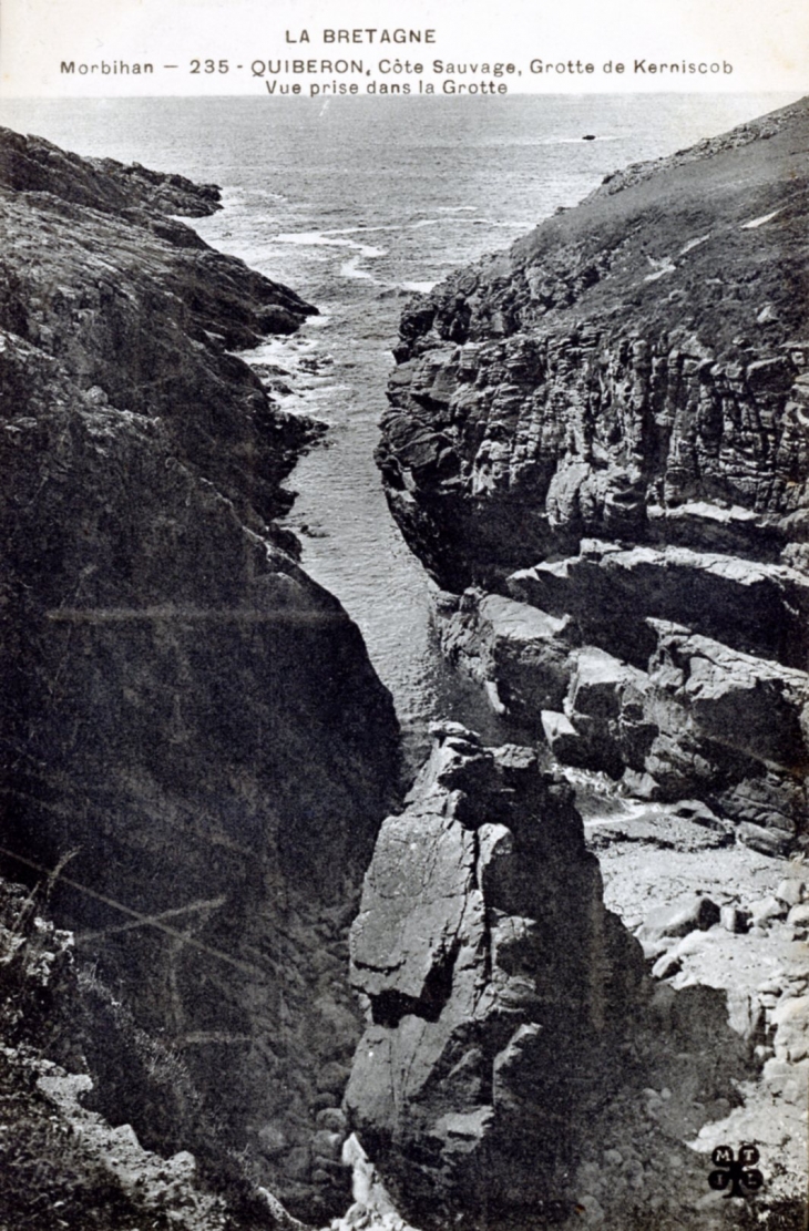 Côte sauvage, Grotte de Kerniscob, vers 1920 (carte postale ancienne). - Quiberon