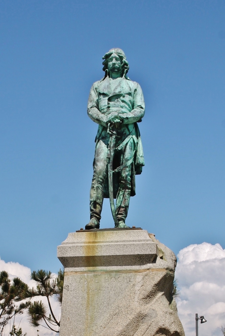 Statue ( Détail ) - Quiberon