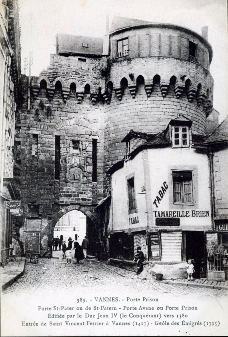Porte Prison, vers 1920 (carte postale ancienne). - Vannes