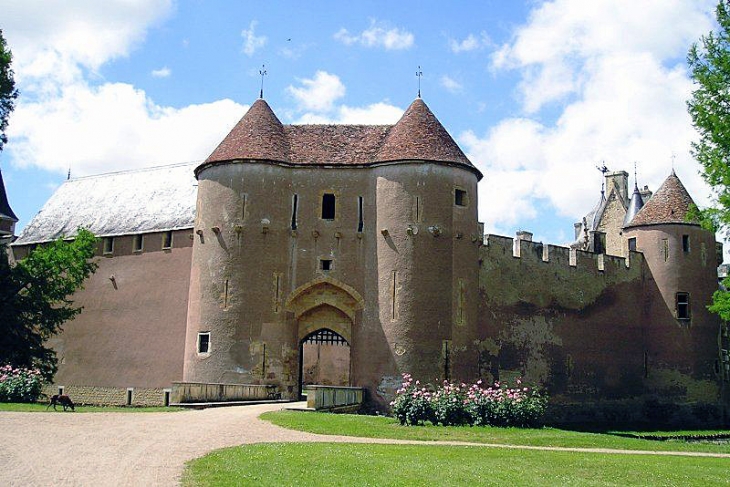 Le château - Ainay-le-Vieil
