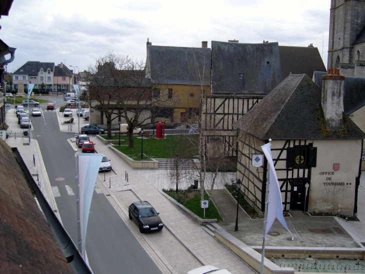 Vue sur l'office de tourisme - Aubigny-sur-Nère