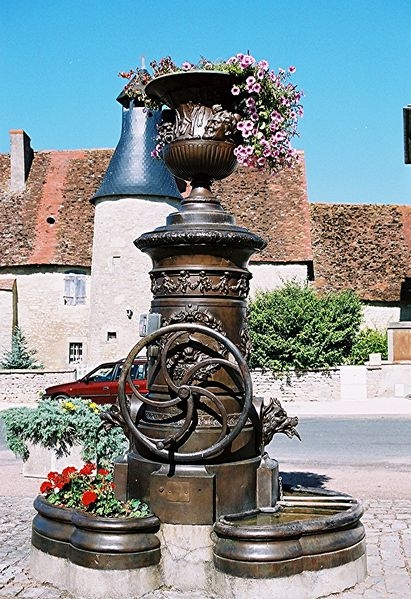 La fontaine - Augy-sur-Aubois