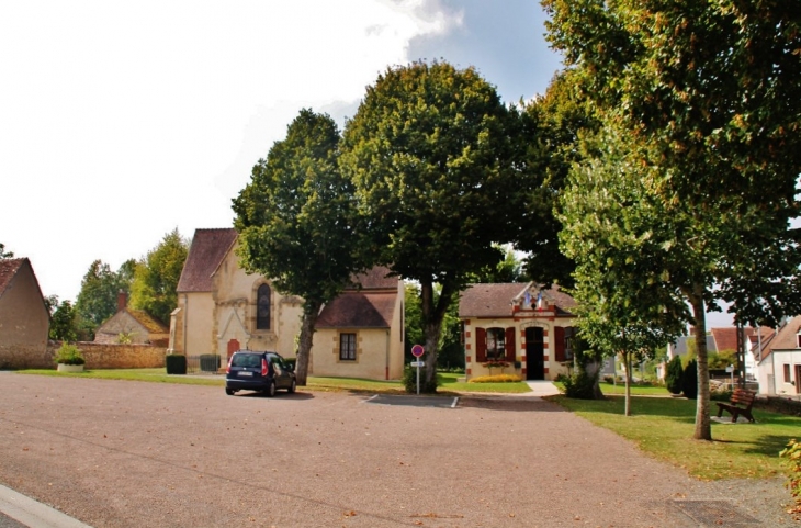 La Mairie et L'église Notre-Dame de L'Assomption - Garigny