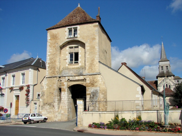 Le donjon - Les Aix-d'Angillon
