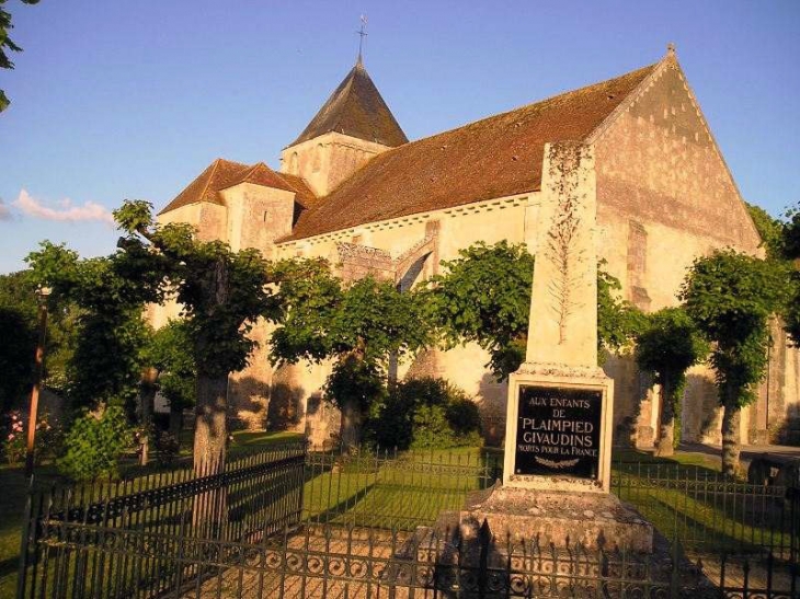 L'église et le monument aux morts - Plaimpied-Givaudins