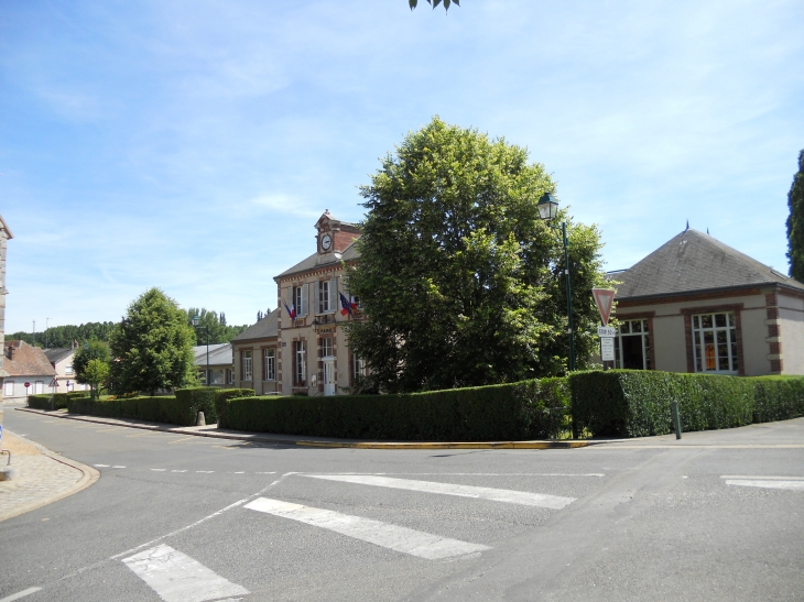 Mairie et école - Saint-Piat
