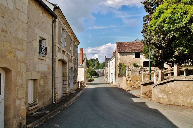 Le Village - Avon-les-Roches