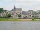 La petite ville de Candes, située au confluent de la Vienne et de la Loire, possède une jolie église de la fin du XII ème siècle.   Elle a été construite à l'emplacement de la maison ou est mort Saint-Martin en 397.     