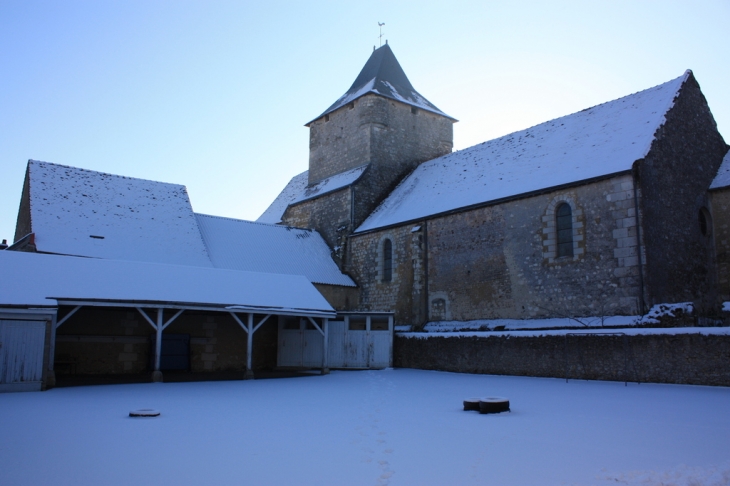 La cour de l'école sous la neige - Esves-le-Moutier