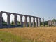 Photo précédente de Luynes L'aqueduc gallo-romain de Luynes. L'aqueduc est le seul vestige de l'antique cité de Malliacum. Alimenté par la source dite de La Pinnoire, l'édifice, dont il ne subsiste que 44 piles sur 90 au total, est construit sur un mur continu. La hauteur moyenne d