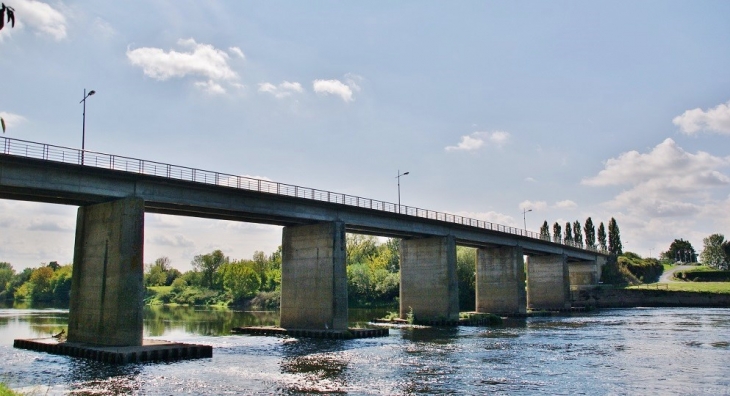 Pont sur La Vienne - Pouzay