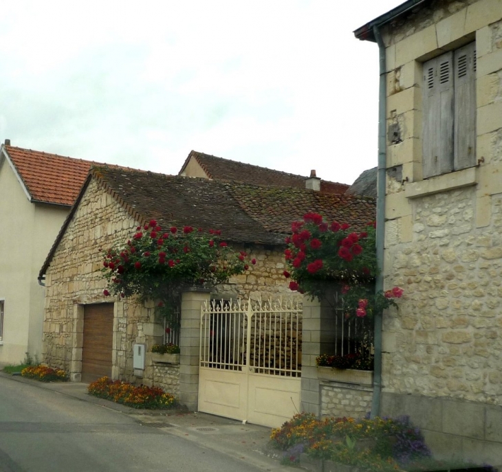 Village fleuri - Pussigny