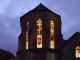 La nef de l'église éclairée de l'intérieur