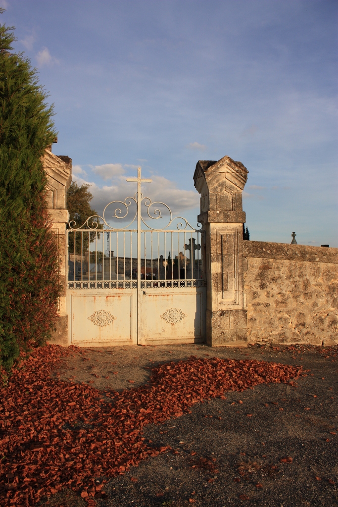 Porte du cimetiere - Varennes