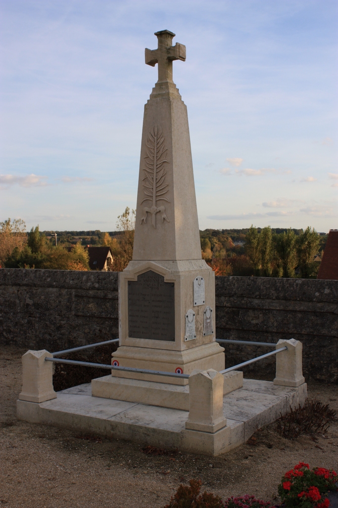 Le monument aux morts - Varennes