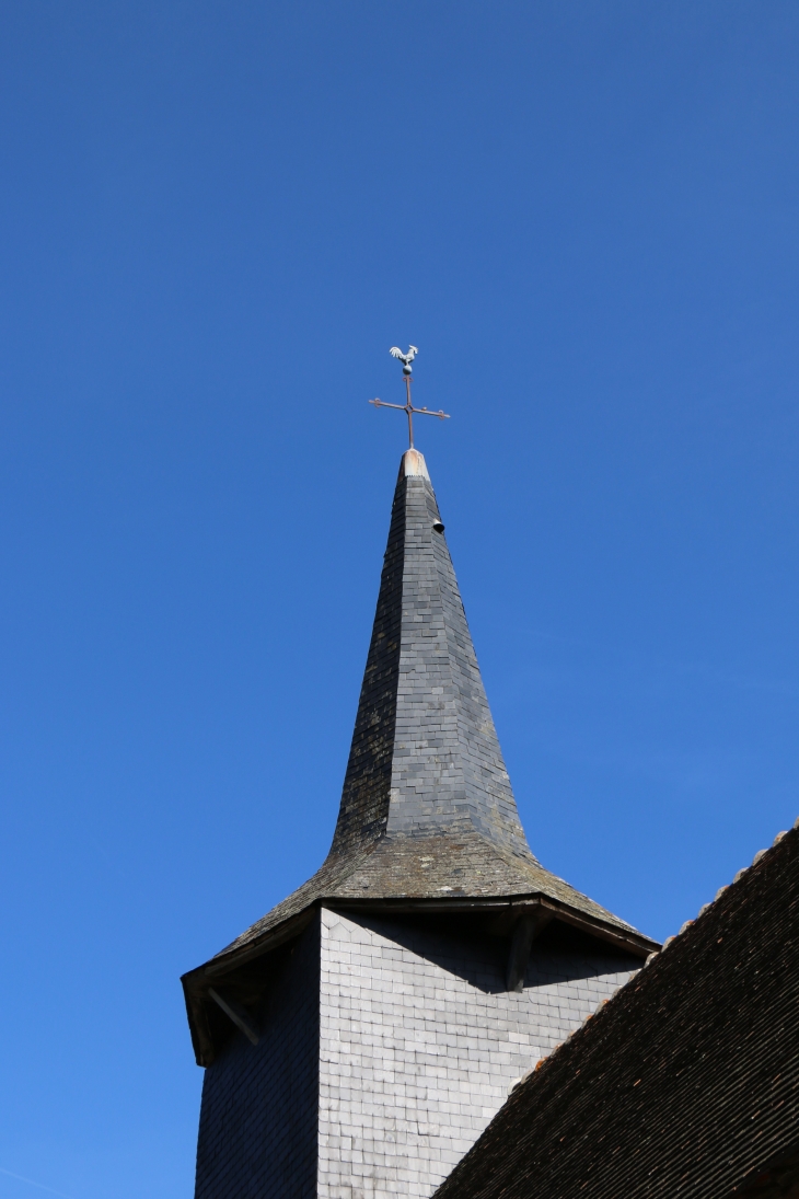 Le clocher de l'église du Pin. - Badecon-le-Pin