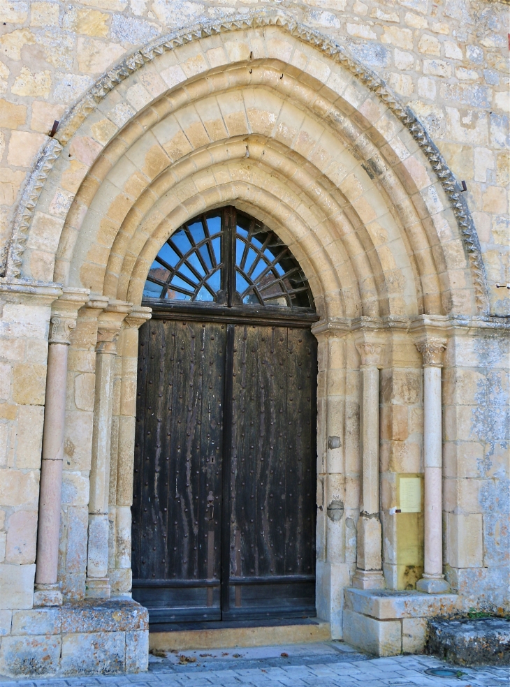 Portail de l'église Saint Georges. - Ciron