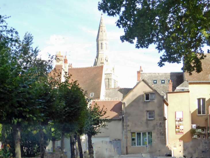 Vue sur l'église Saint Germain - La Châtre