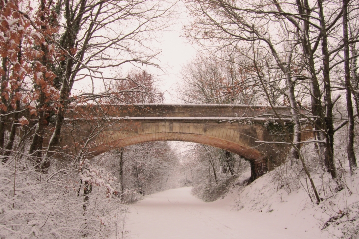 La voie verte sous la neige, au BLANC (Indre). - Le Blanc