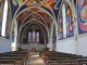 Eglise Notre Dame : fresques modernes exécutées par Jorge Carrasco. La nef vers le choeur.