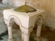 Abbatiale Saint Pierre : les fonts baptismaux.