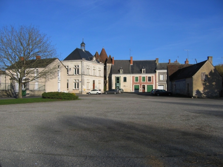 Mairie et place du Marché - Mézières-en-Brenne