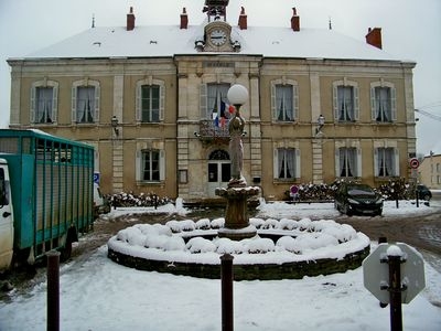La mairie - Neuvy-Saint-Sépulchre