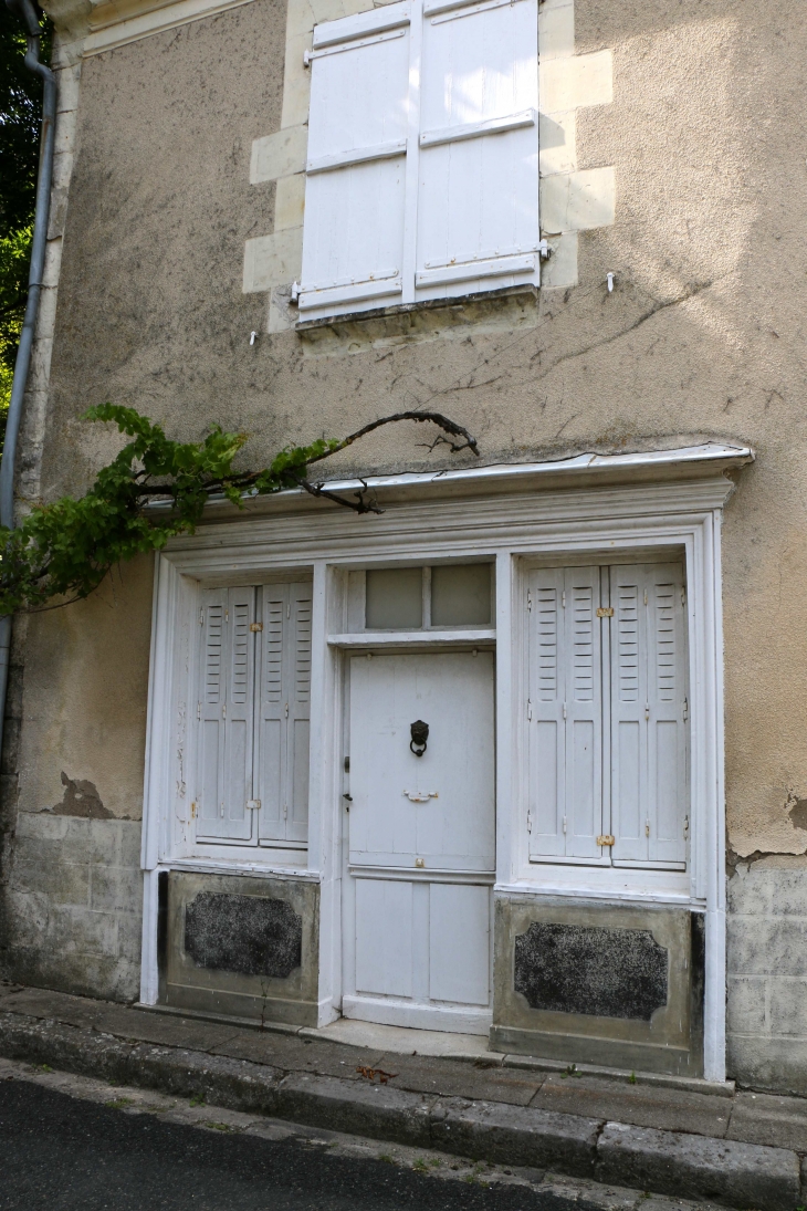 Ancienne boutique. - Palluau-sur-Indre