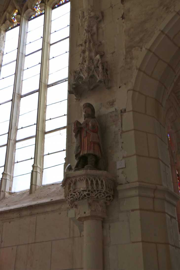Eglise Saint Sulpice : Statue polychrome du moyen age. Dans le choeur. - Palluau-sur-Indre